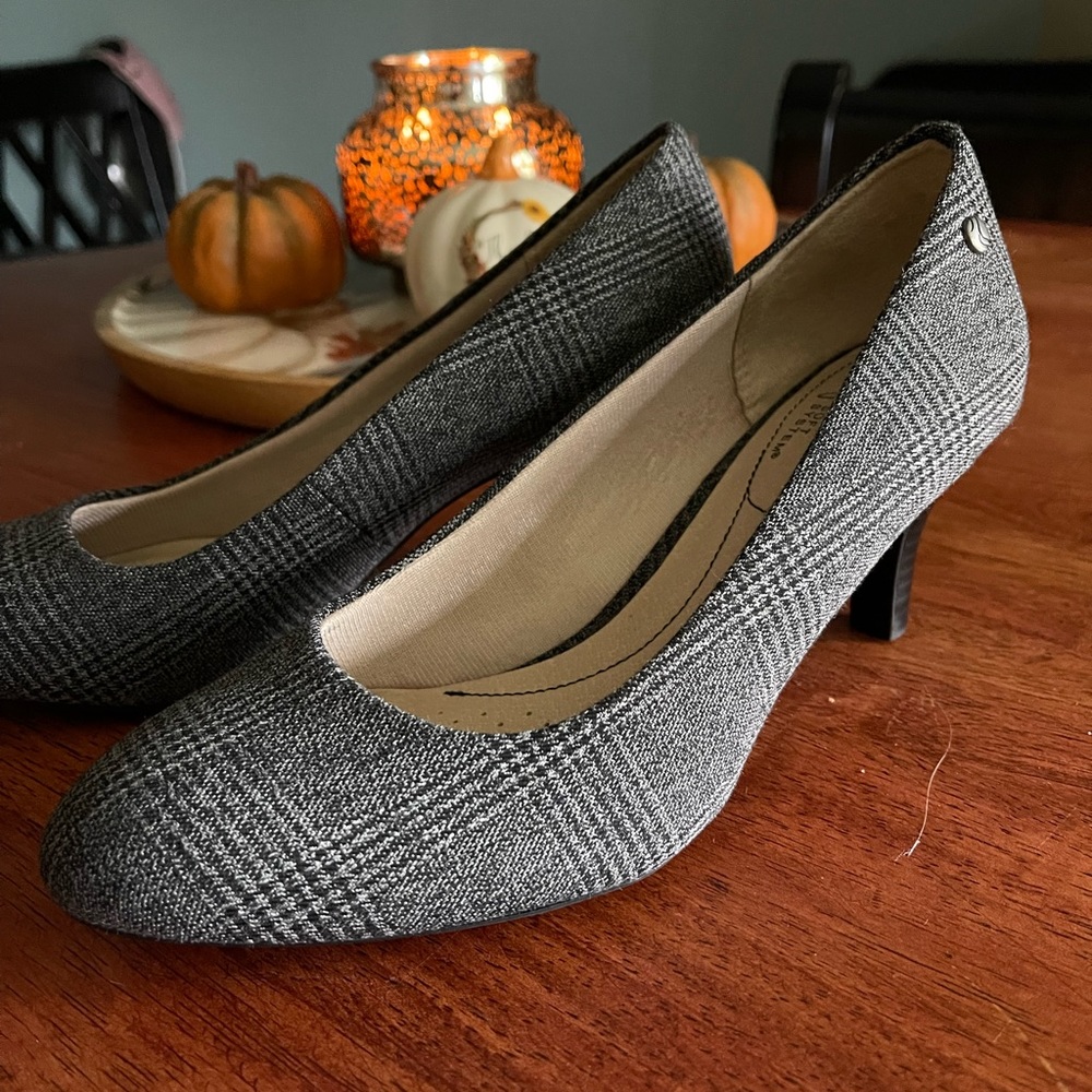 New Lifestride Plaid Pumps